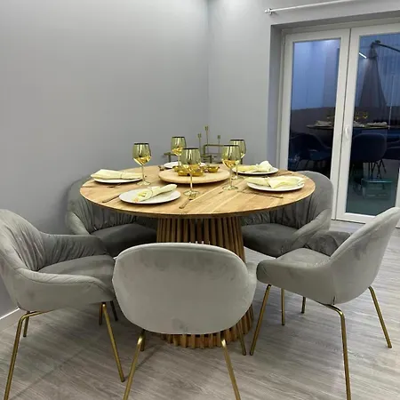شقة Luxury Family Duplex Near
